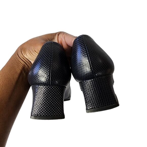 Stuart Weitzman  - Picture 9 of 9